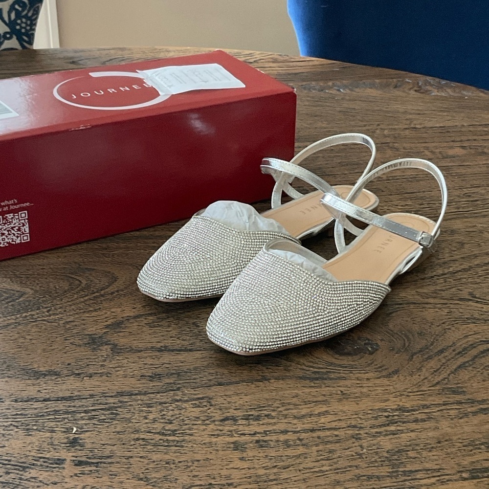 Journee Collection Women's Glittering Silver Flats